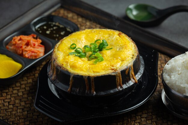 Cibo coreano Gyeran-jjim o uovo in camicia