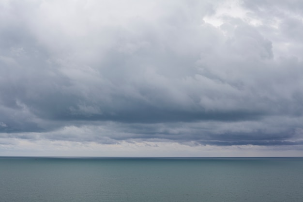 Cielo nuvoloso paesaggio