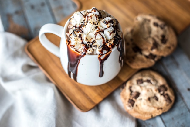 Cioccolata calda con la ricetta di marshmallows