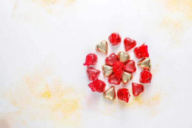 Cioccolatini a forma di cuore di San Valentino, decorazioni.