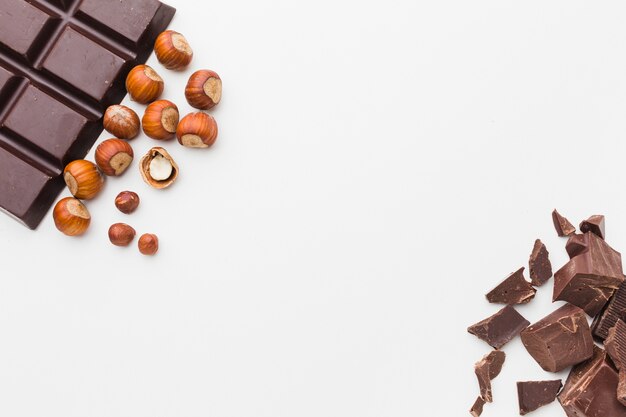 Cioccolato e castagne schiacciate copiano lo spazio