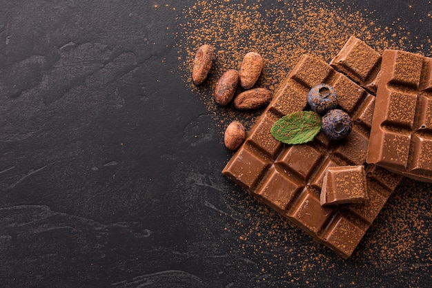 Cioccolato ricoperto di cacao in polvere