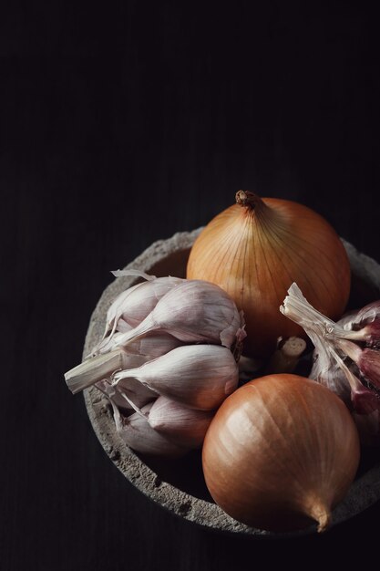 Cipolle e aglio crudi e taglienti