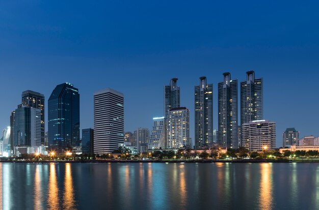 Cityscape vista di notte di Bangkok