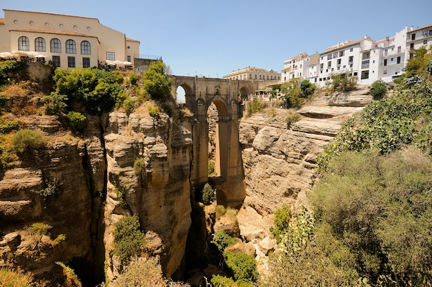 Cliffs vicino a El Puente Nuevo a Ronda