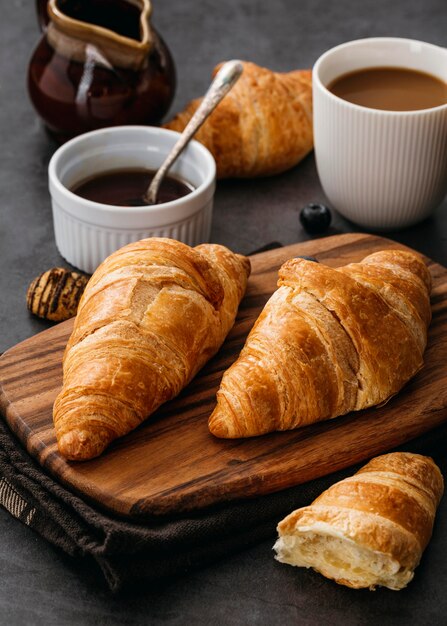 Close-up composizione di gustose prelibatezze per la colazione