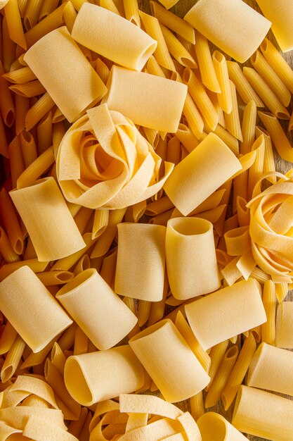 Close-up con varietà di pasta