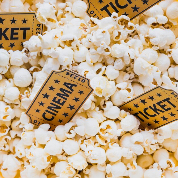 Close-up di biglietti in popcorn
