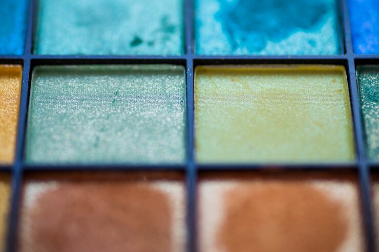 Foto gratuito close-up di diversi colori ombretti