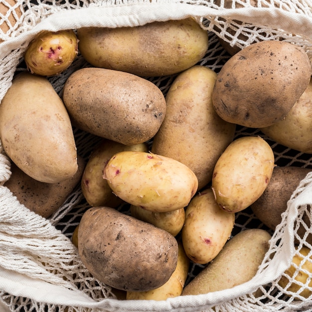 Close-up di patate in borsa