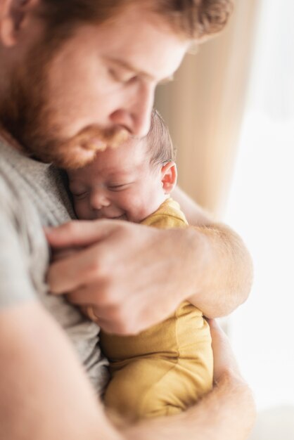 Close-up padre con il suo bambino