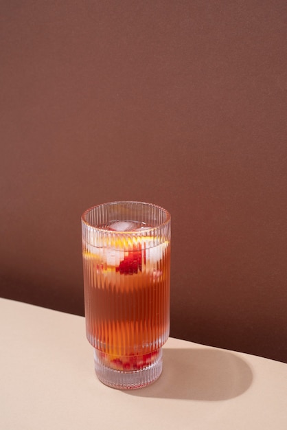 Close up su cibi cocktail in bicchiere alto