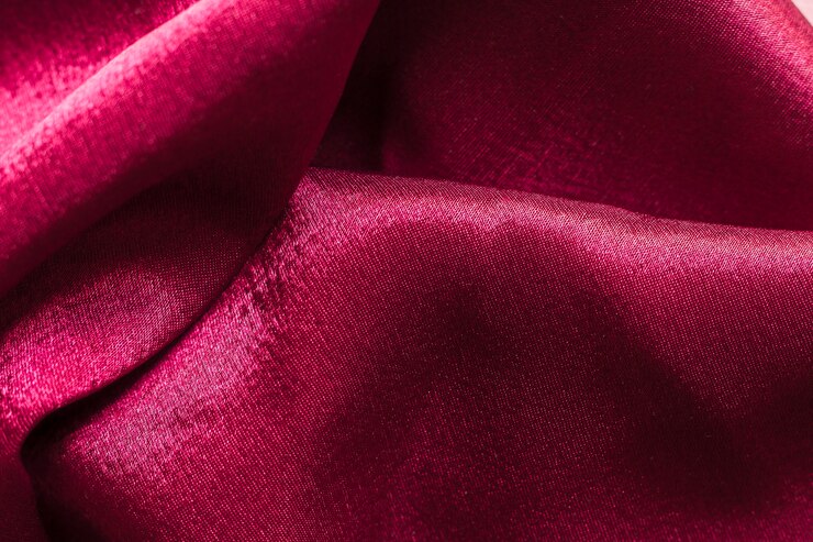 Foto gratuito close-up trama tessuto bordeaux di tuta