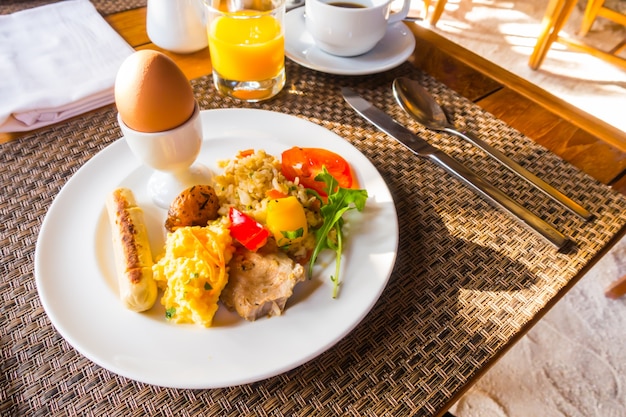 Closeup di omelette di uova per la prima colazione.