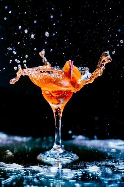 cocktail con scorza d'arancia