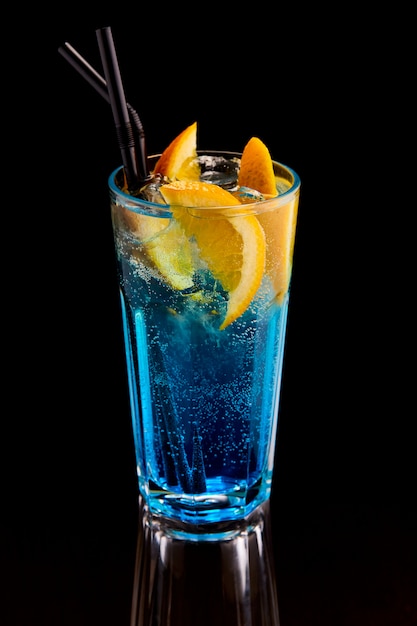 Cocktail esotico con limoni