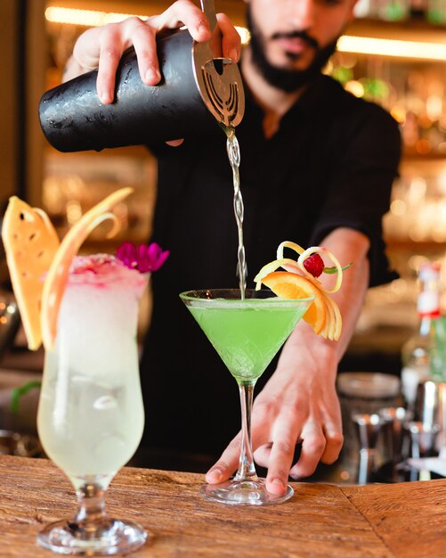 Cocktail tropicale azzurro