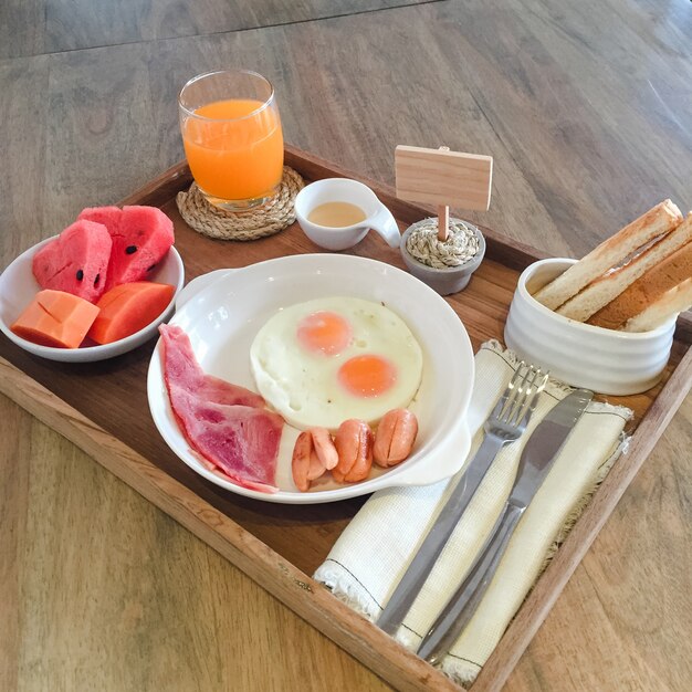 Colazione americana. una deliziosa colazione per uno