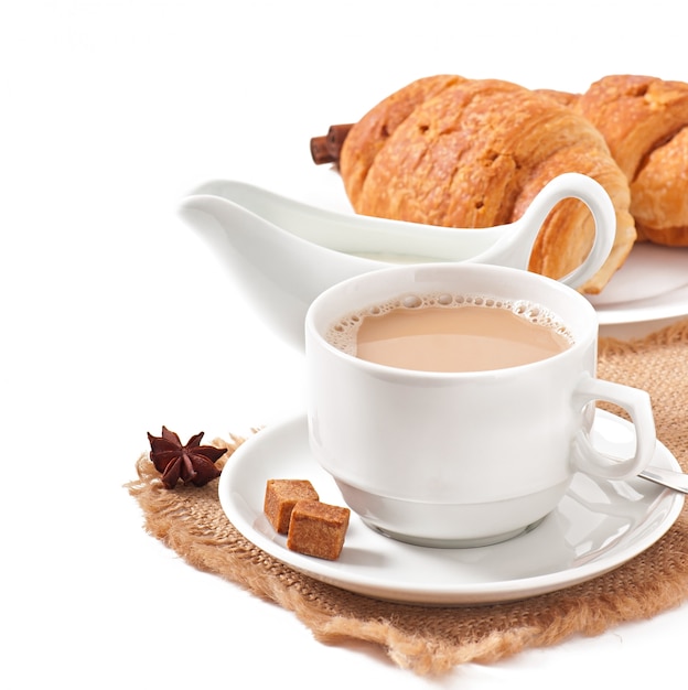 Colazione con caffè e cornetti freschi