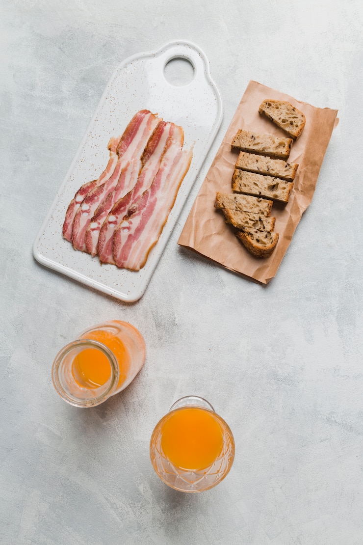 Foto gratuito colazione con pancetta