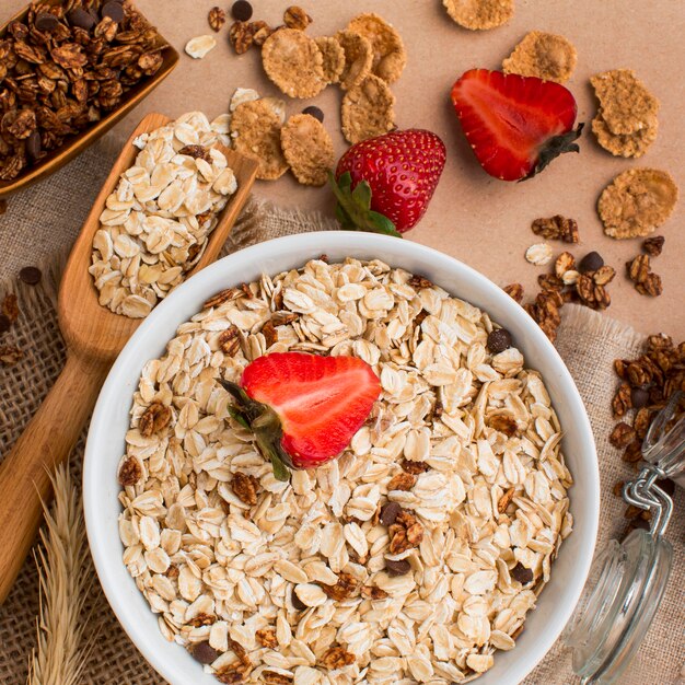 Colazione del primo piano con cereali