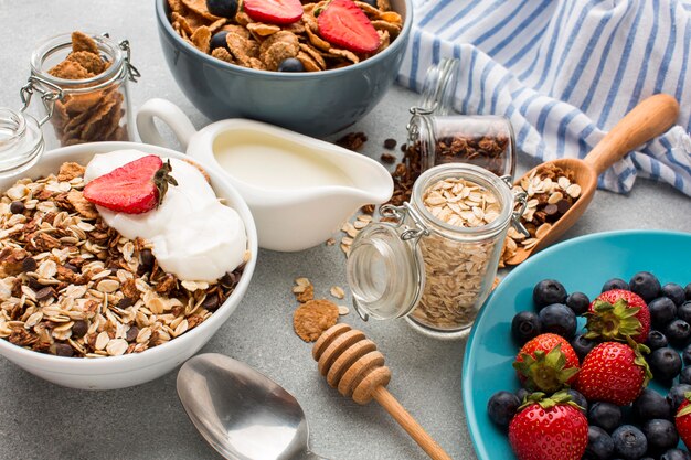 Colazione del primo piano con cereali