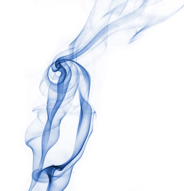 Collezione di fumo blu su sfondo bianco