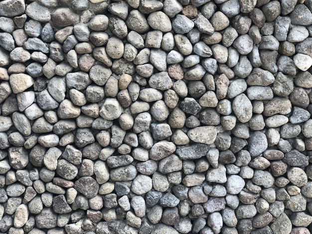 Colpo del primo piano di pietre grigie rotonde