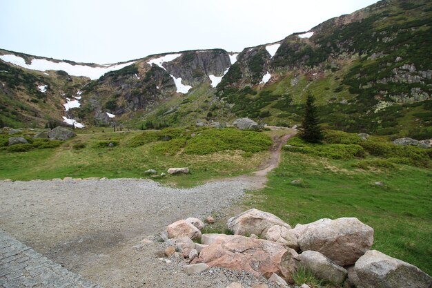 Colpo di paesaggio del parco nazionale di karkonosze jelenia in polonia