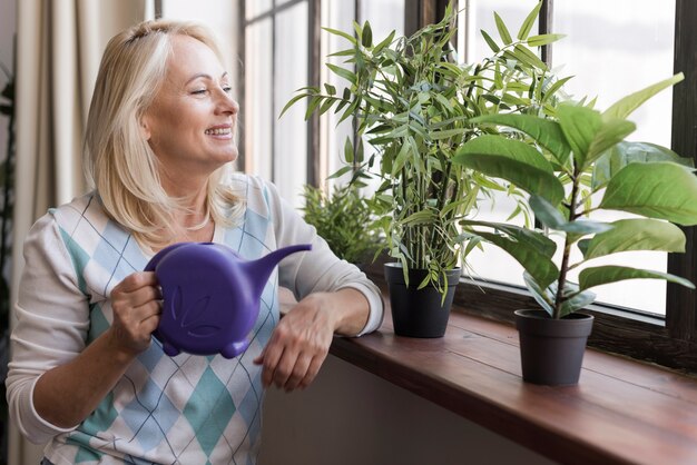 Colpo medio donna con annaffiatoio viola