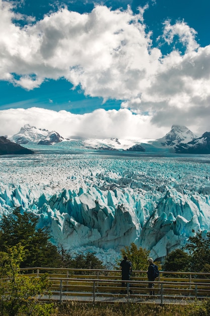 Colpo verticale del ghiacciaio Moreno Santa Cruz in Argentina