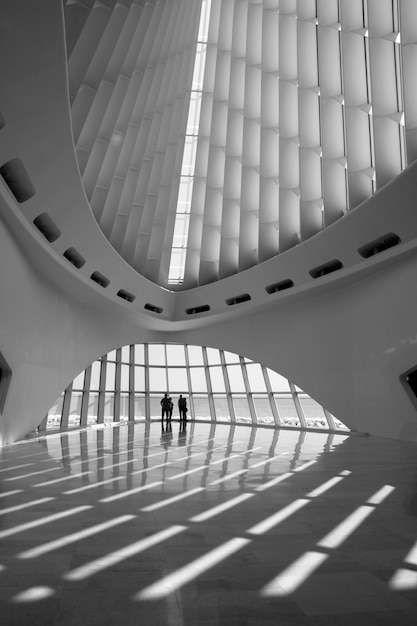 Colpo verticale dell'interior design di un edificio