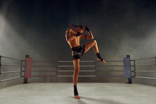 Combattenti di boxe muay thai thai