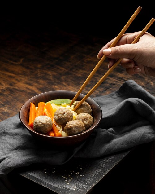 Composizione del tradizionale bakso indonesiano