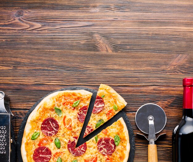 Composizione di cibo italiano piatto laici con copyspace