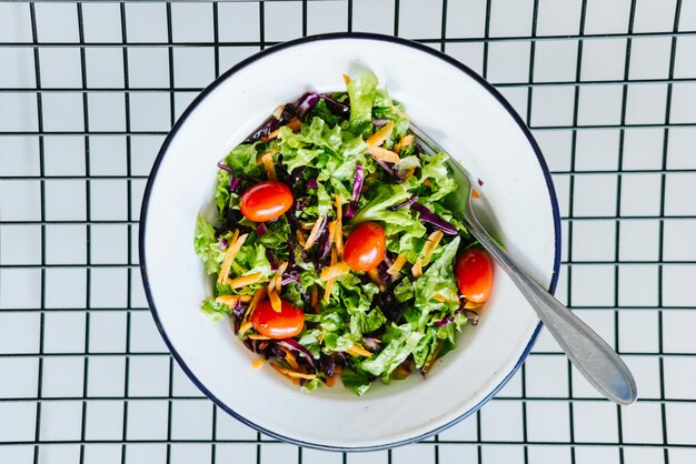 Composizione di cibo sano con uno stile moderno