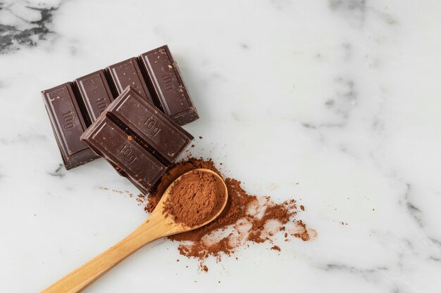 Composizione di diversi ingredienti per una deliziosa ricetta