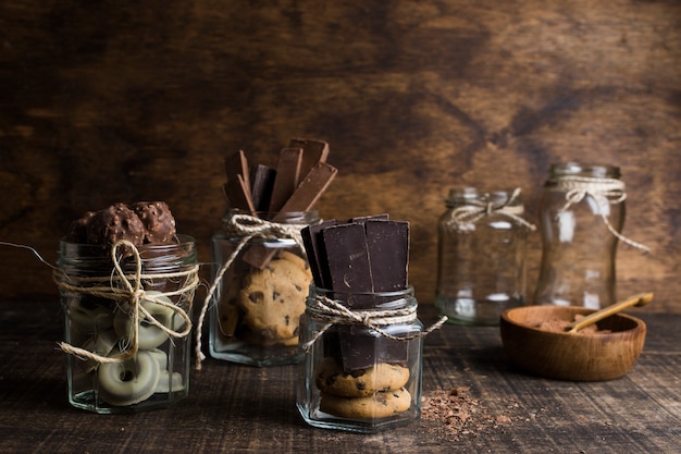 Composizione di gelato e cioccolato