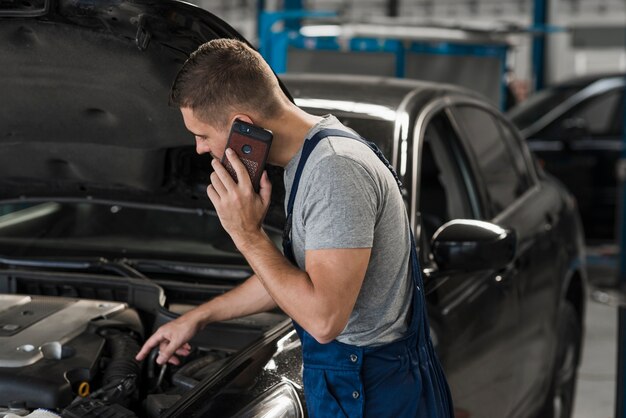 Composizione di meccanica dell&#39;automobile moderna