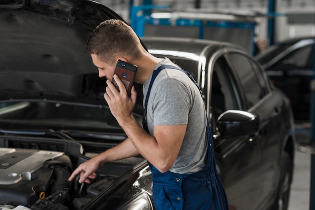 Composizione di meccanica dell&#39;automobile moderna