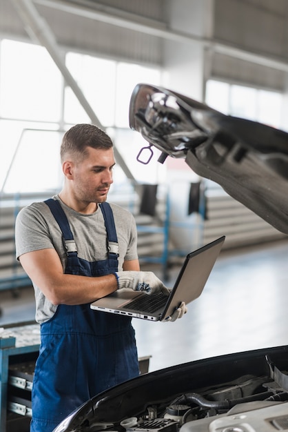 Composizione di meccanica dell&#39;automobile moderna