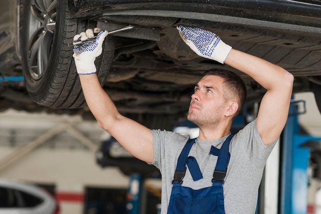 Composizione di meccanica dell&#39;automobile moderna