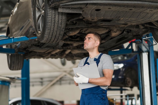 Composizione di meccanica dell&#39;automobile moderna