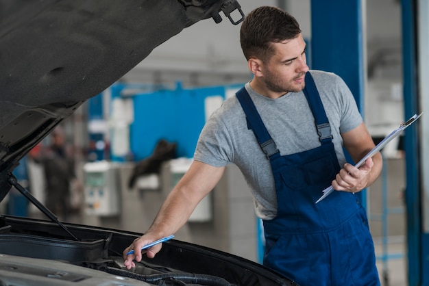 Composizione di meccanica dell&#39;automobile moderna