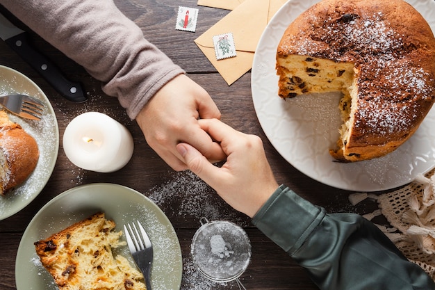 Composizione di natura morta di delizioso panettone