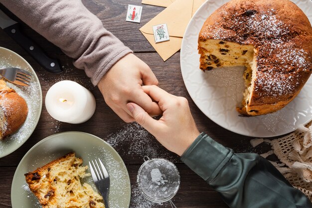 Composizione di natura morta di delizioso panettone