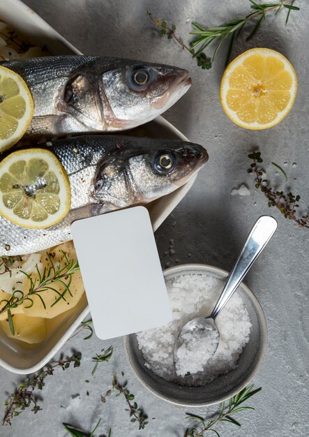 Composizione di pesce crudo per cucinare