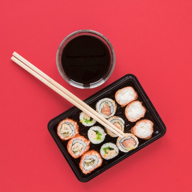 Composizione di sushi piatto laico