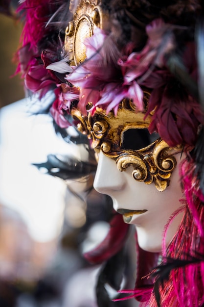 Composizione elegante con maschera veneziana di carnevale
