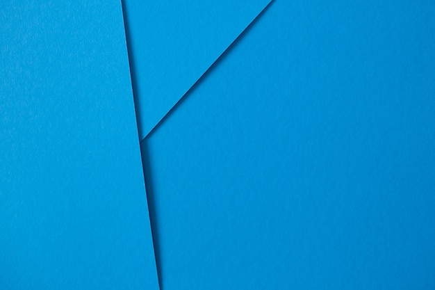 Composizione geometrica con cartone blu con copyspace